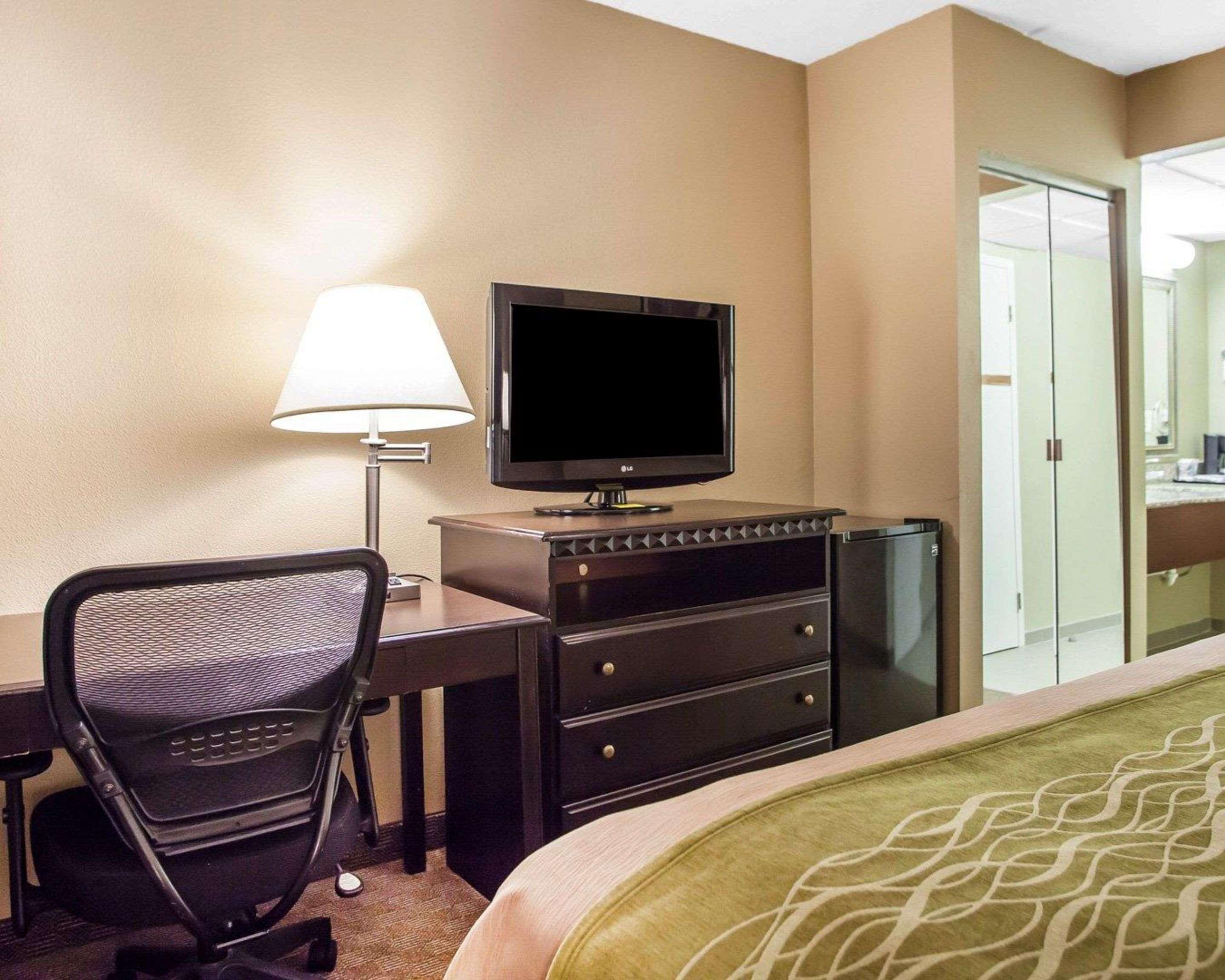 Comfort Inn Edison - New Brunswick Екстер'єр фото
